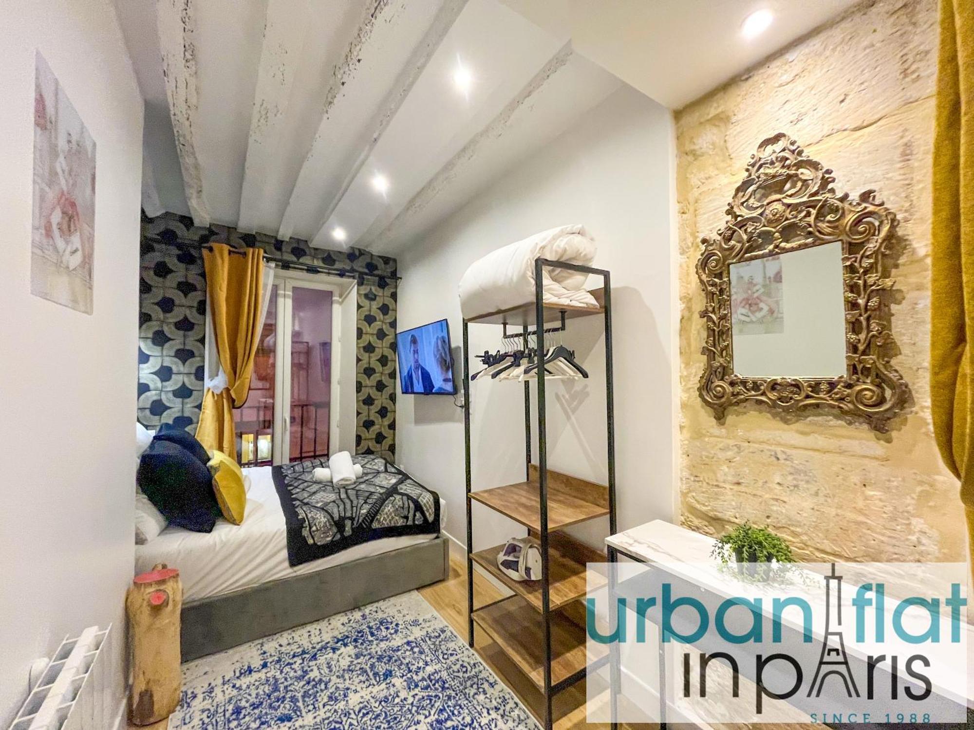 15 - Coco Chanel Montorgueil Paris